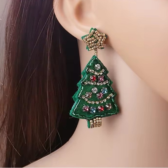 Christmas Tree Green Beaded Earrings - Picture 5 of 5